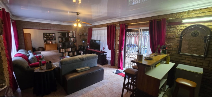 3 Bedroom Property for Sale in Flimieda North West